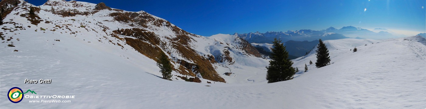12 Bello il panorama dal Triomen a Menna-Arera-Alben.jpg